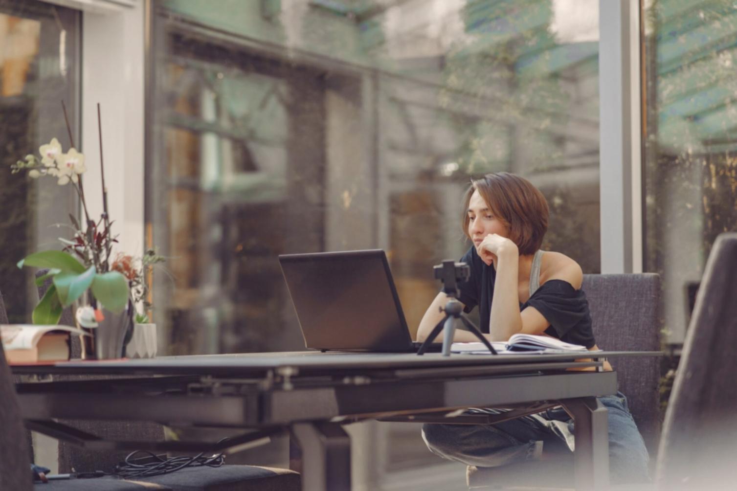 Moderne Finanzberatung mit digitalen Tools und persönlicher Betreuung